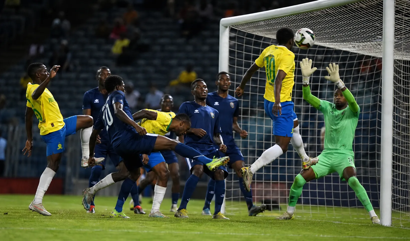 Mamelodi Sundowns pokonał Milford i zrównał się punktami z Orlando Pirates