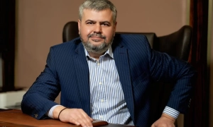 Унаслідок ворожого авіаудару по Бахмуту повністю зруйновано школу, є постраждалі - МВС