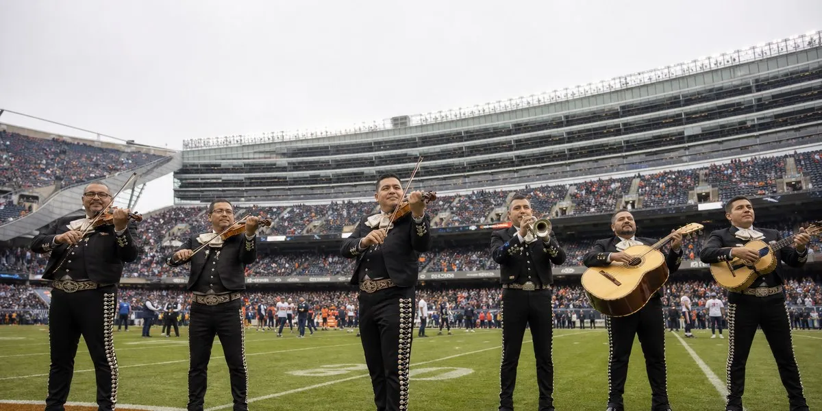 Mariachi po raz pierwszy wykonało hymn USA na stadionie w Chicago — Mexico News Daily