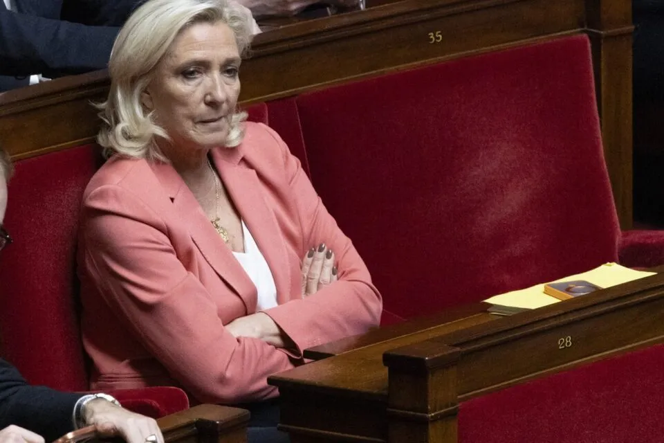 Ле Пен відмовиться від участі у виборах у разі призначення електронного браслета