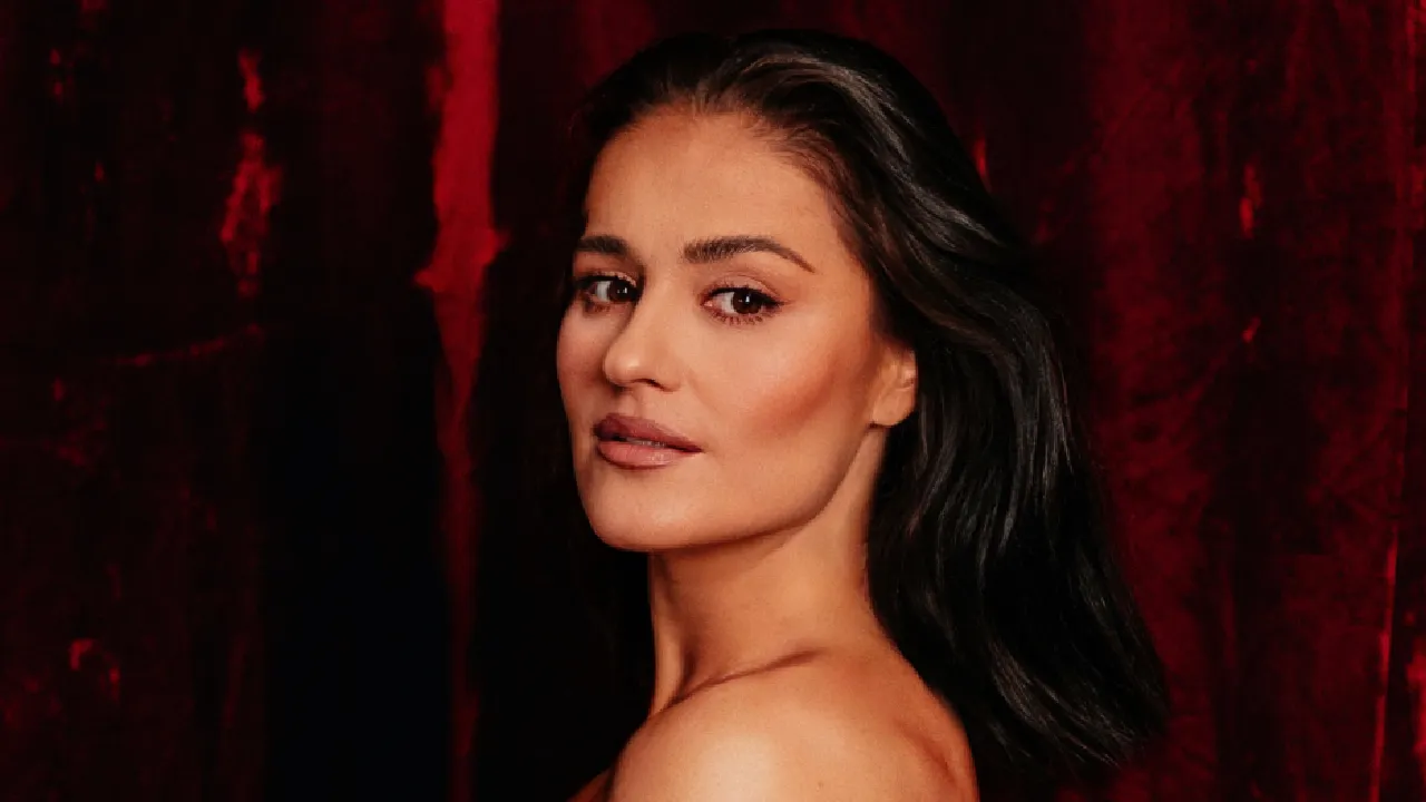 Марта Адамчук презентує кліп «Гола по квітах»: нове відео після Нацвідбору