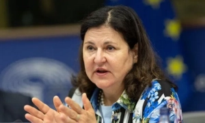 Групі рашистів оголосили підозру за нагле мародерство на Київщині