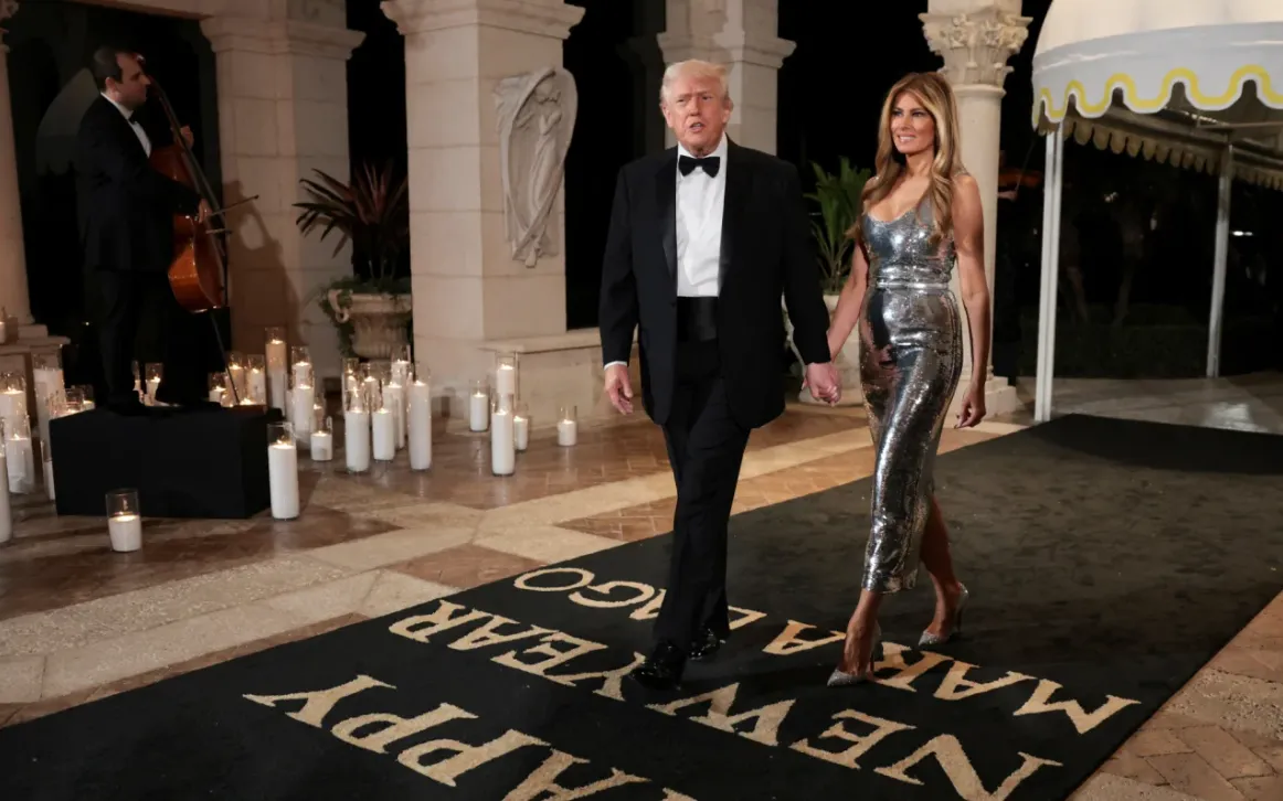 Меланія Трамп вразила ефектним образом на новорічній вечірці в Мар-а-Лаго