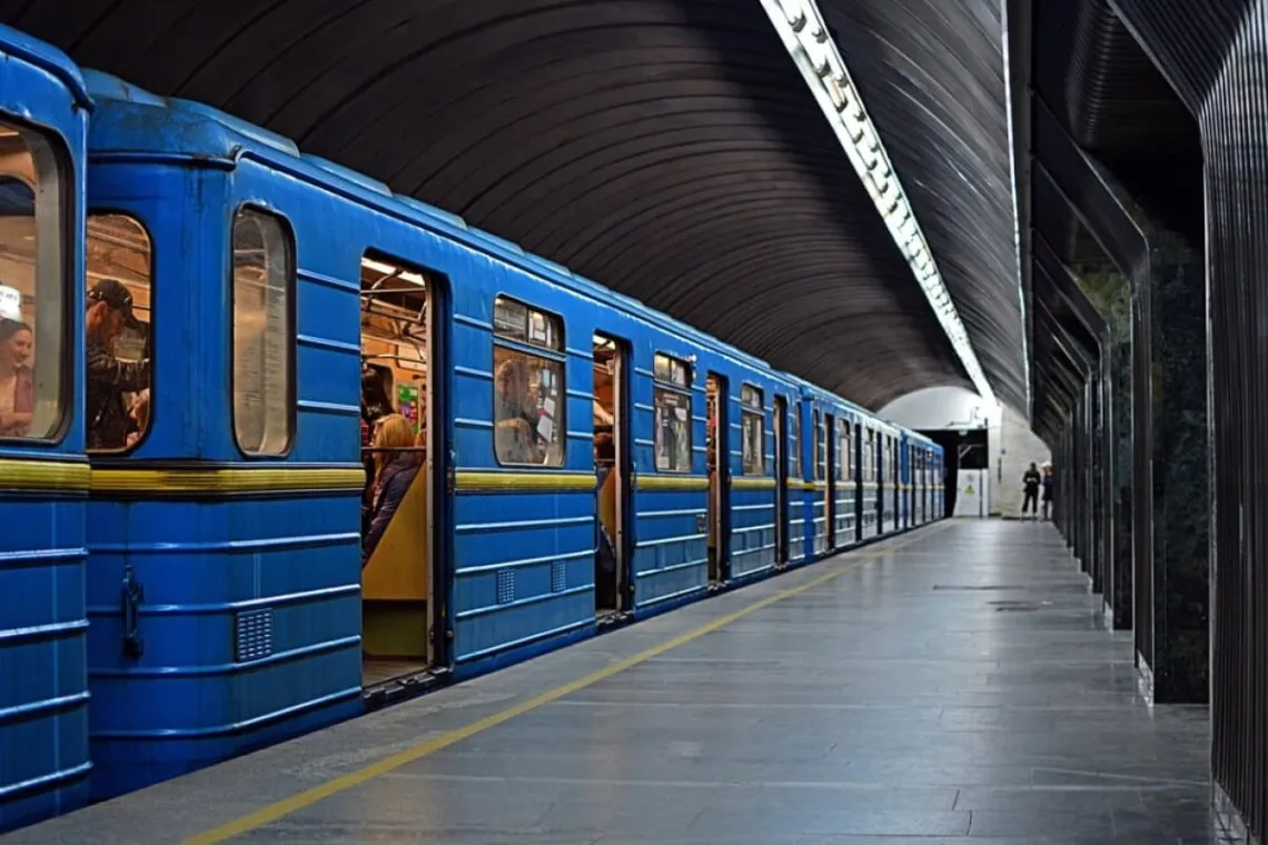 У Києві метро змінить роботу зеленої гілки під час повітряної тривоги