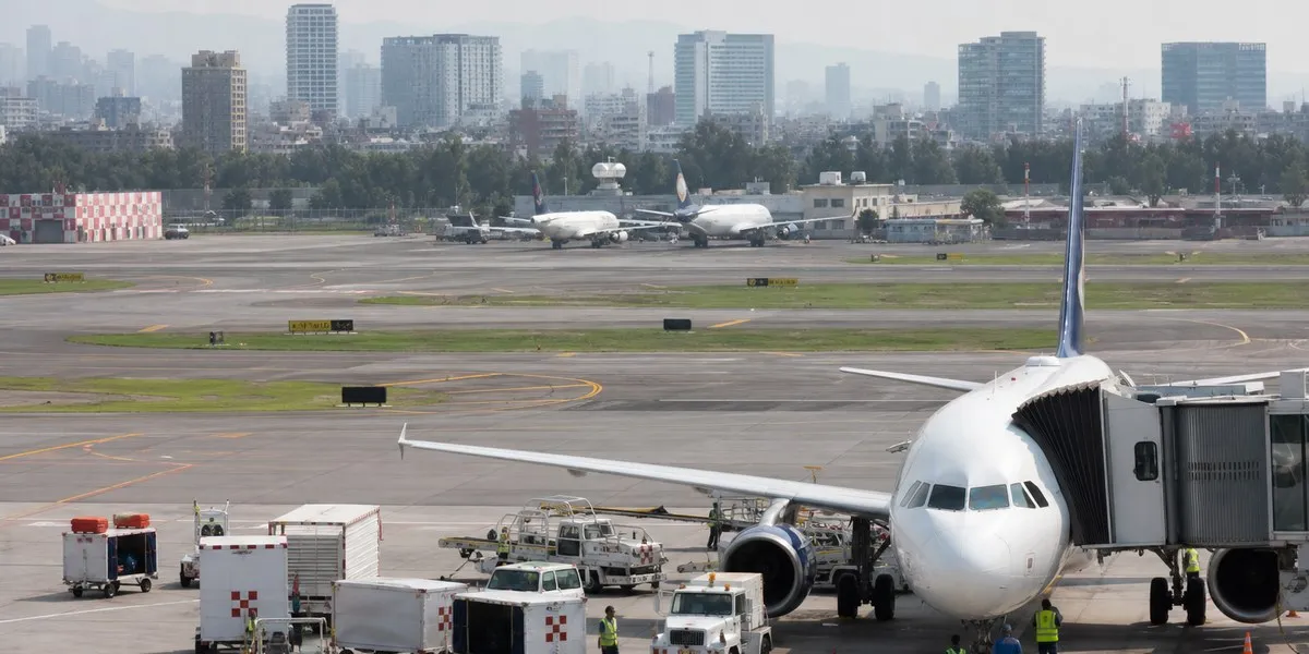 Two airports near Mexico City to suspend flights for four hours