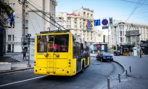 Видео: в Киеве перекрыли две улицы из-за прорыва водопровода