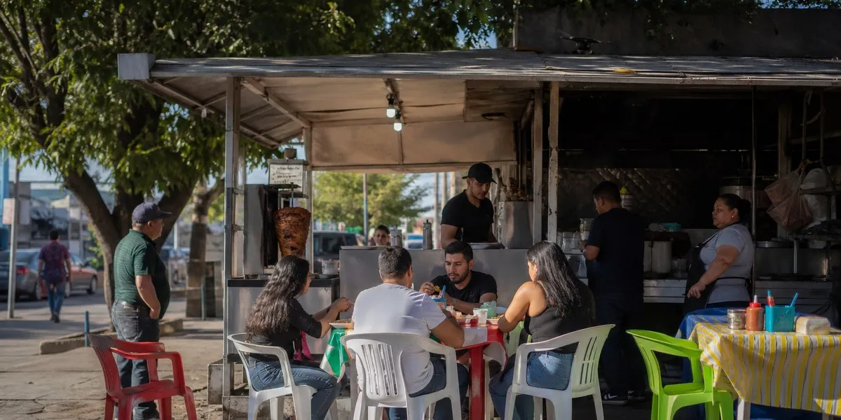 Пластиковый стул Monobloc стал частью городской жизни Мексики — Mexico News Daily