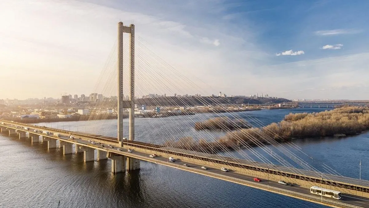 В Киеве на три дня частично ограничат движение по Южному мосту