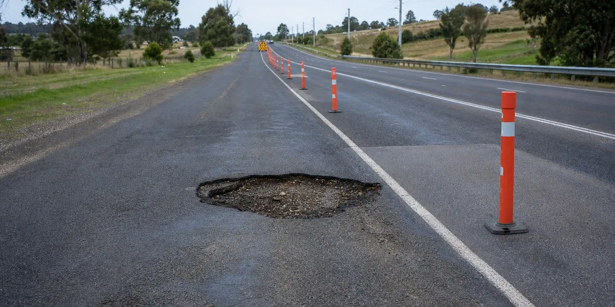 Motocyklista zginął w Australii po uderzeniu w dziurę na trasie