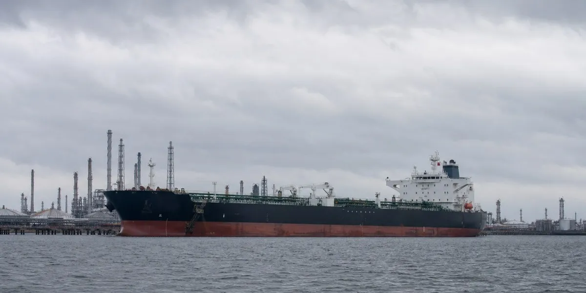 Milczenie Rijadu i Moskwy zwiększa niepewność na rynku ropy — OilPrice