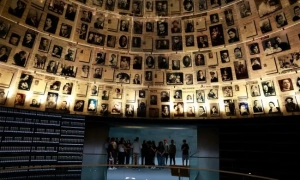 Іран охопили найбільші протести останніх років через арешт і смерть дівчини, яка «неправильно» носила хіджаб