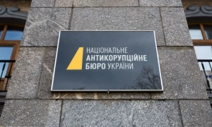 В окупованому Севастополі зранку щось стріляє й вибухає 