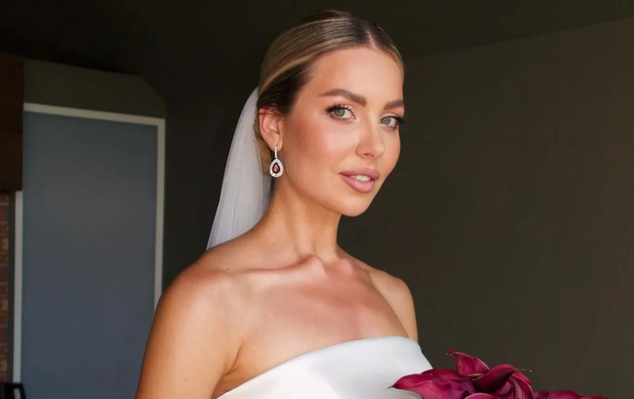 Блогерка Єва Коршик втрапила у скандал через архівні фото з прапором «лнр»