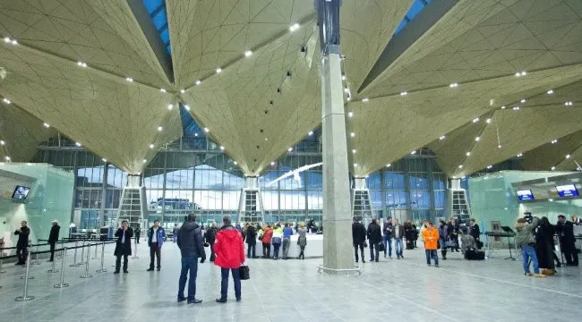 В рф перед Новим роком масові затримки рейсів в аеропортах Пітера та Калінінграда