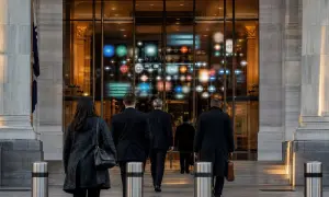 Люди за год выбрасывают 931 млн тонн еды — это равняется весу 23 млн грузовиков, которыми можно семь раз обогнуть Землю