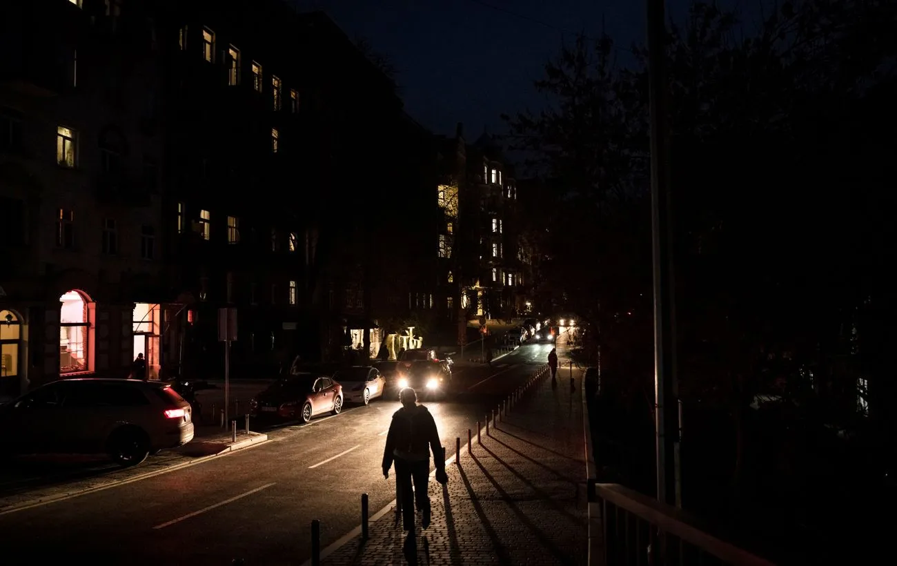 Відновлення світла залежить від руйнувань та безпеки ремонтників