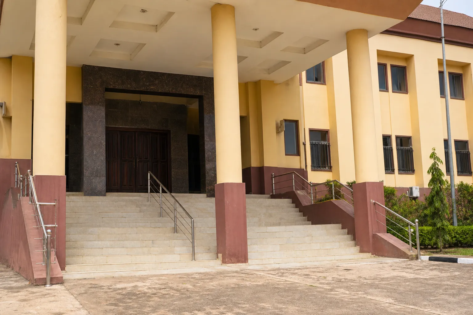 Sąd w Nigerii aresztował twórcę treści w sprawie śmierci 20-letniej kobiety