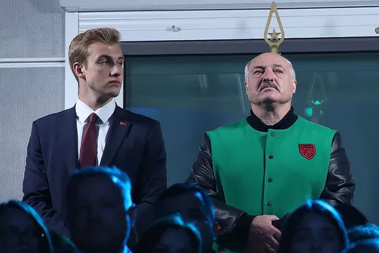 Син Лукашенка завершив навчання у Китаї