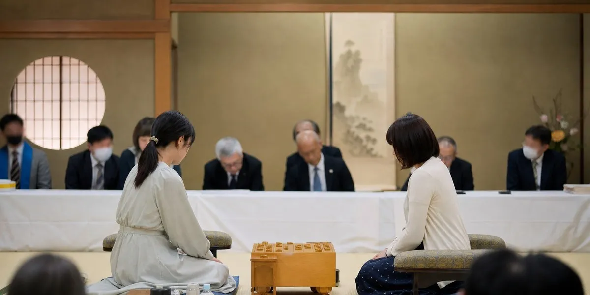 西山朋佳获得成为首位女性棋士的资格 — 《日本时报》