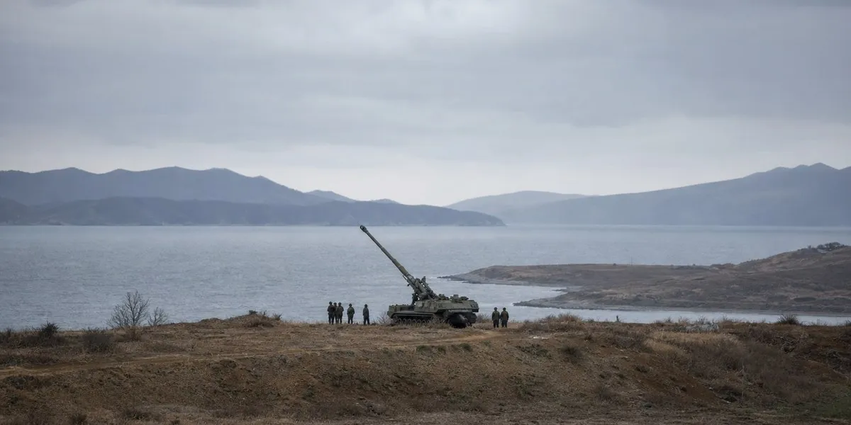 122mm self-propelled howitzer spotted near North Korean border with South Korea