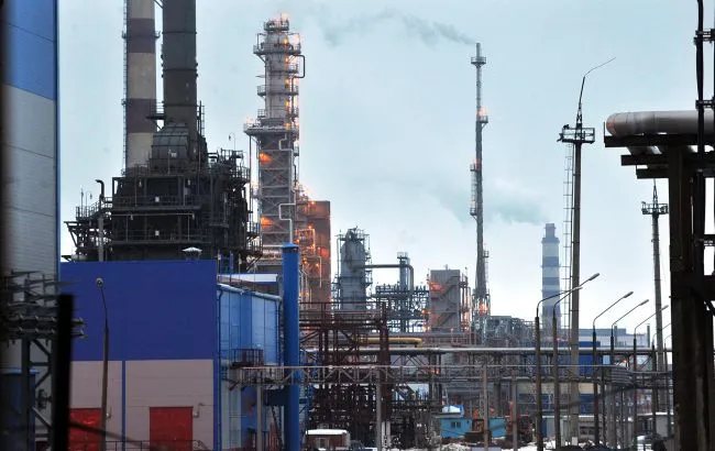 Білорусь розмістила російську ППО на нафтопереробному заводі за 30 км від України