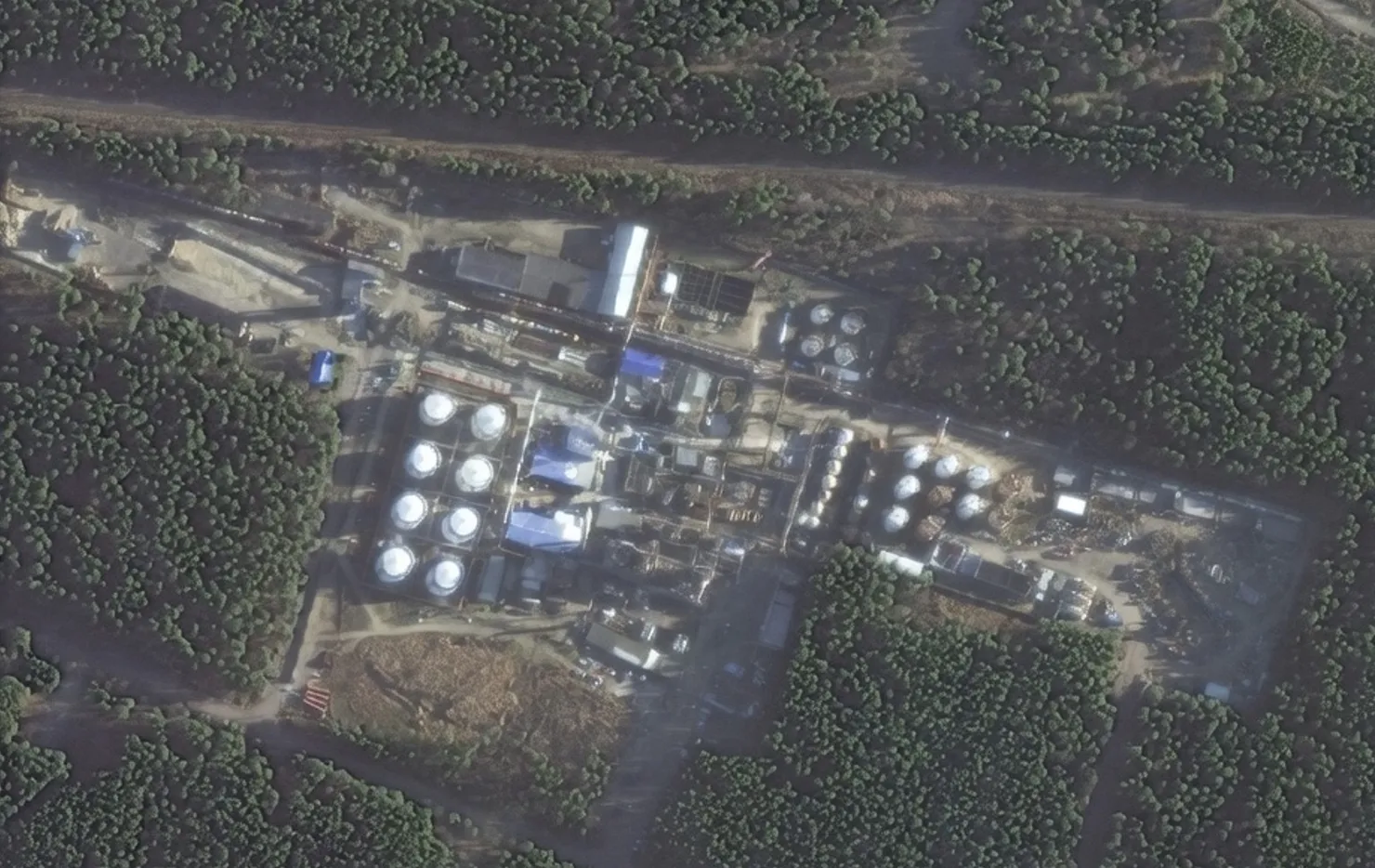 Дроны появились над российским НПЗ в Калужской области РФ, принадлежащим Медведчуку