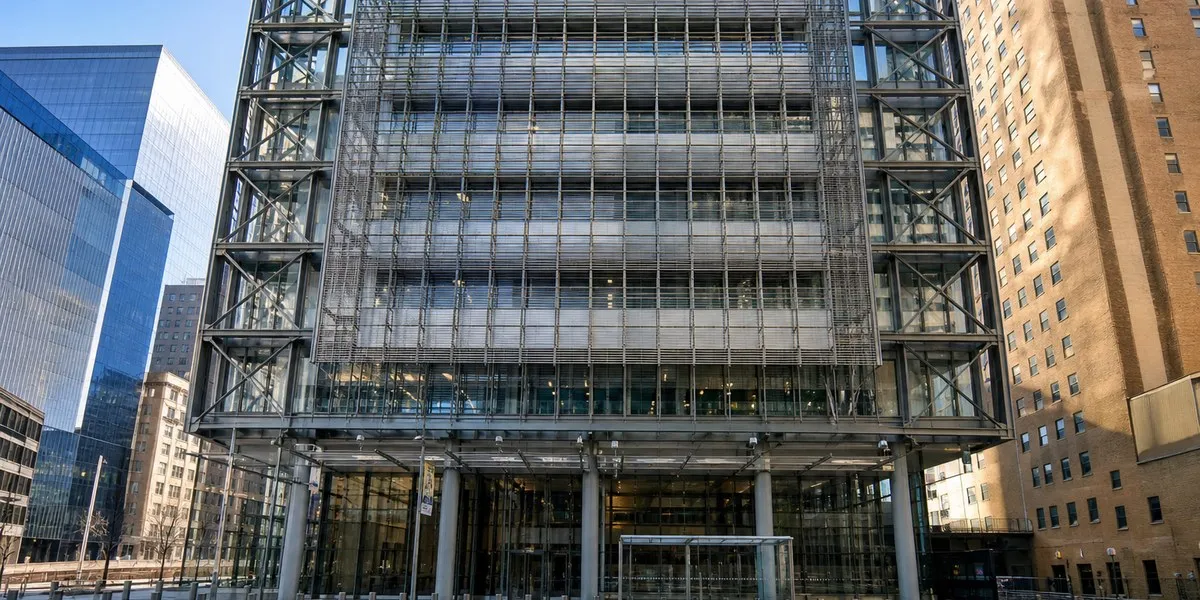 Akcjonariusze NYT pozywają spółkę matkę w USA — Jerusalem Post