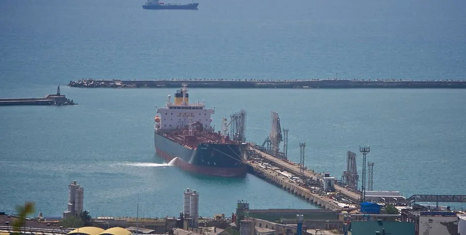 До Туапсе повернулись перші танкери після ударів ЗСУ по нафтовому терміналу