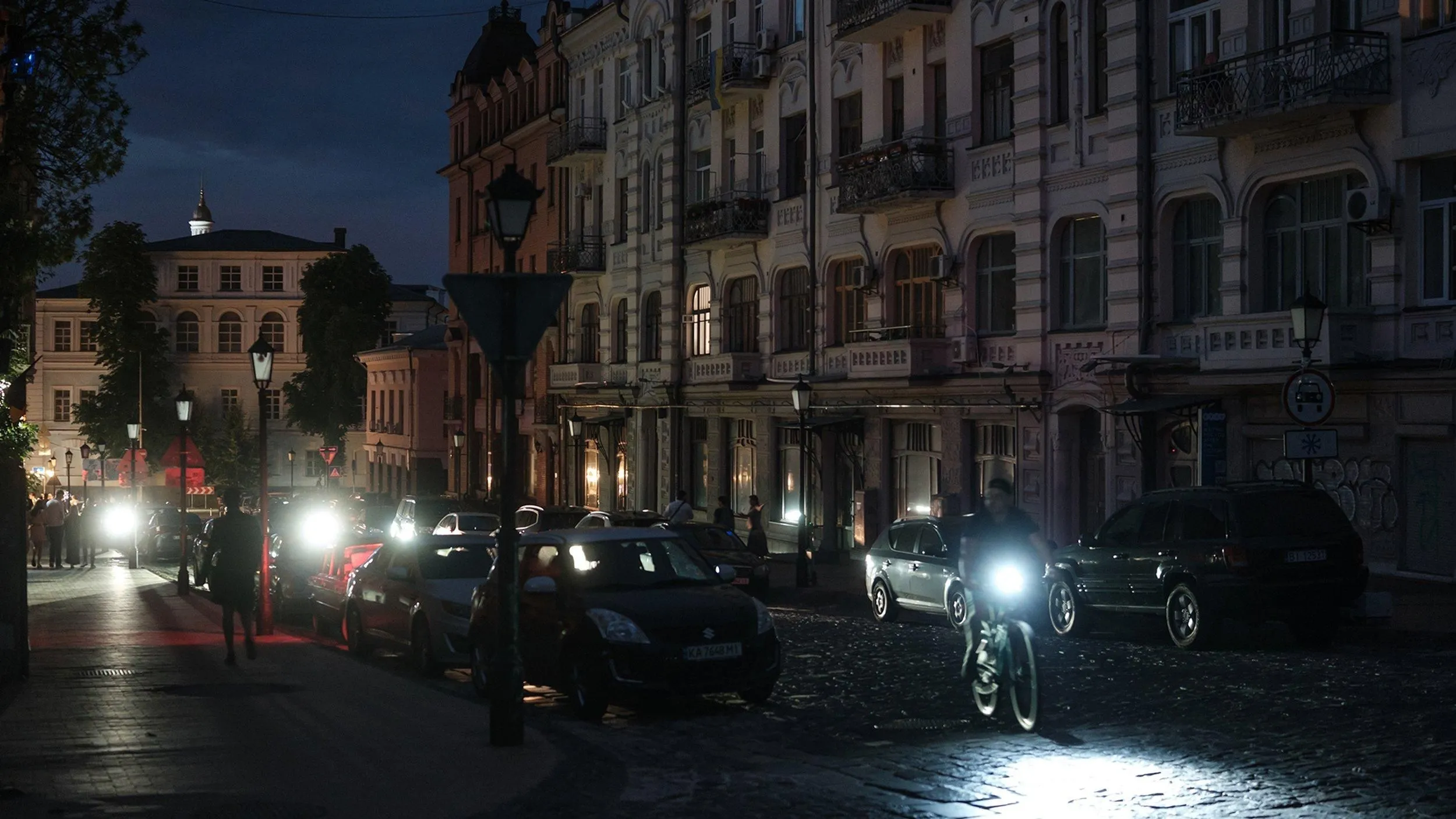 ДТЕК оновив графіки відключень світла на 5 січня для Києва та області