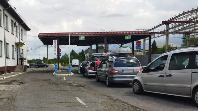 На Львівщині перед святами збільшилось завантаження пунктів пропуску: де найбільше