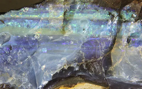 Талісманом людини, народженої 16 жовтня, є опал