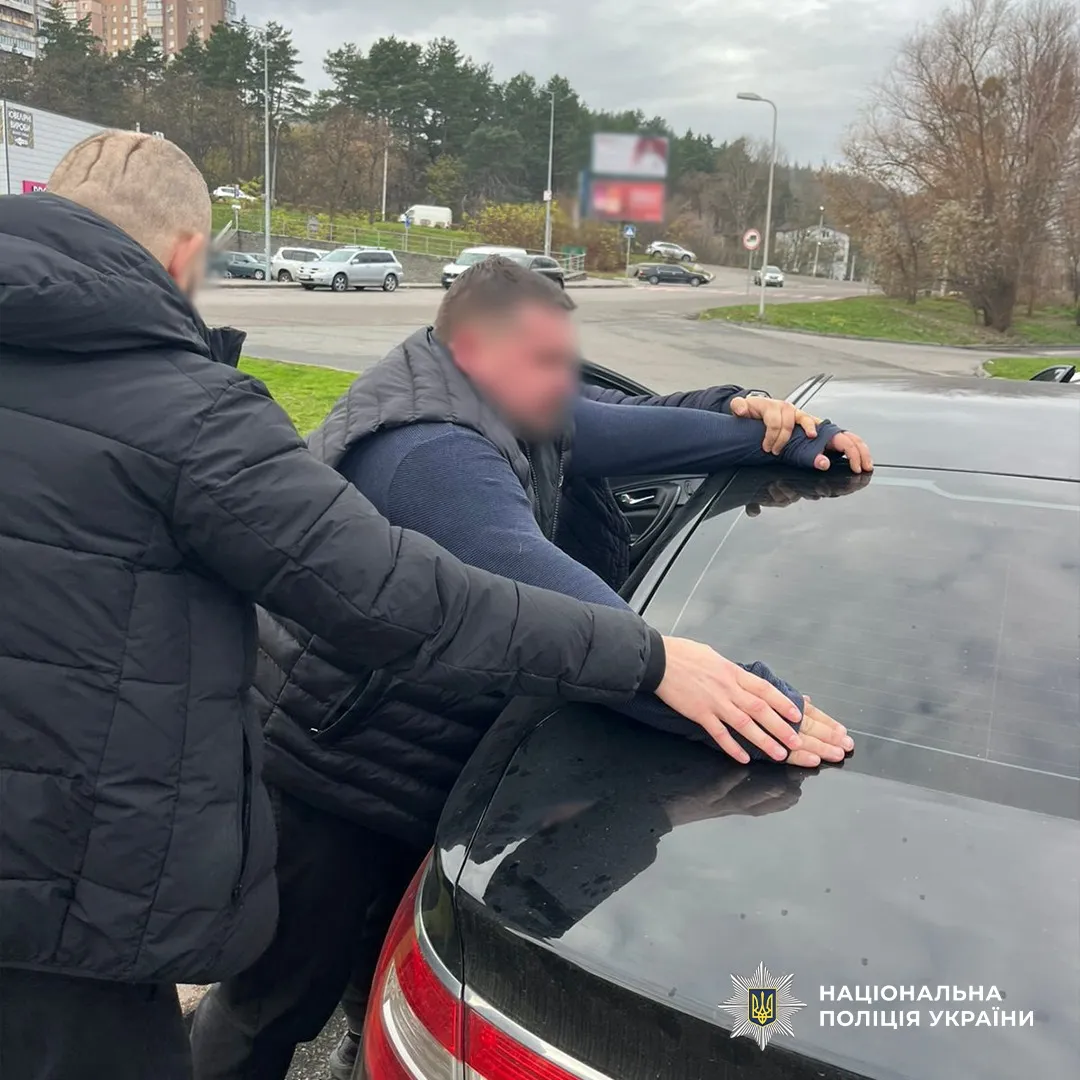 На Київщині затримано ділка, який фіктивно працевлаштовував для отримання броні від мобілізації
