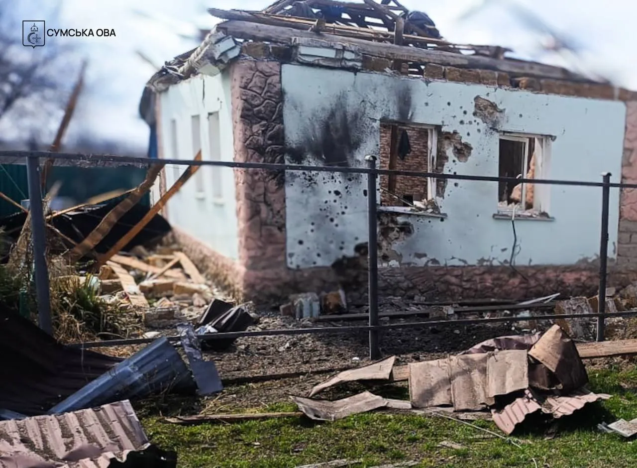 В Сумской области дроны РФ нанесли удары по автомобилю и дому, есть раненые