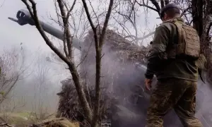 Рашисти хочуть захистити Кримський міст баржами 
