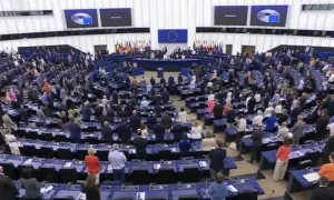 Премьер Греции отказался уходить в отставку на фоне скандала с прослушкой