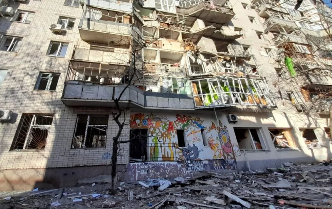 Російська армія весь день била по Херсону, поранено вісьмох людей