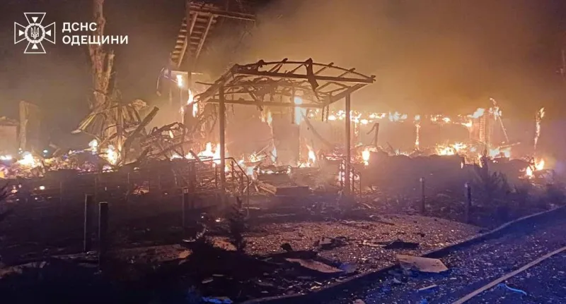 Рф атакувала портову інфраструктуру Одещини, є загиблий і поранені