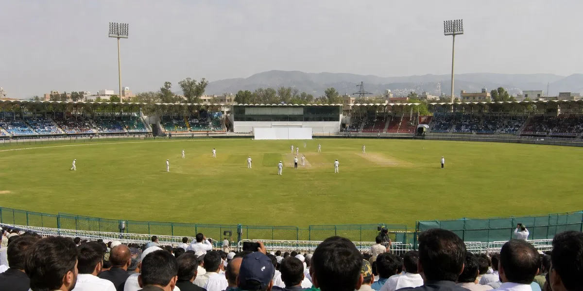Pakistan pokonał Anglię 87 runami w triserii ODI — Sky Sports News