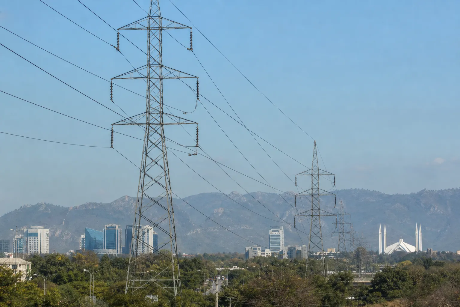 Pakistański Nepra zatwierdził opłaty systemowe dla konkurencyjnego rynku energii elektrycznej