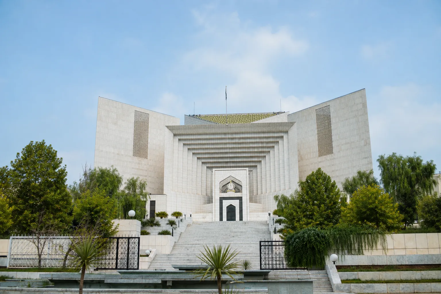 Sąd Najwyższy Pakistanu: sąd bankowy nie może zasądzać niezgłoszonych odsetek
