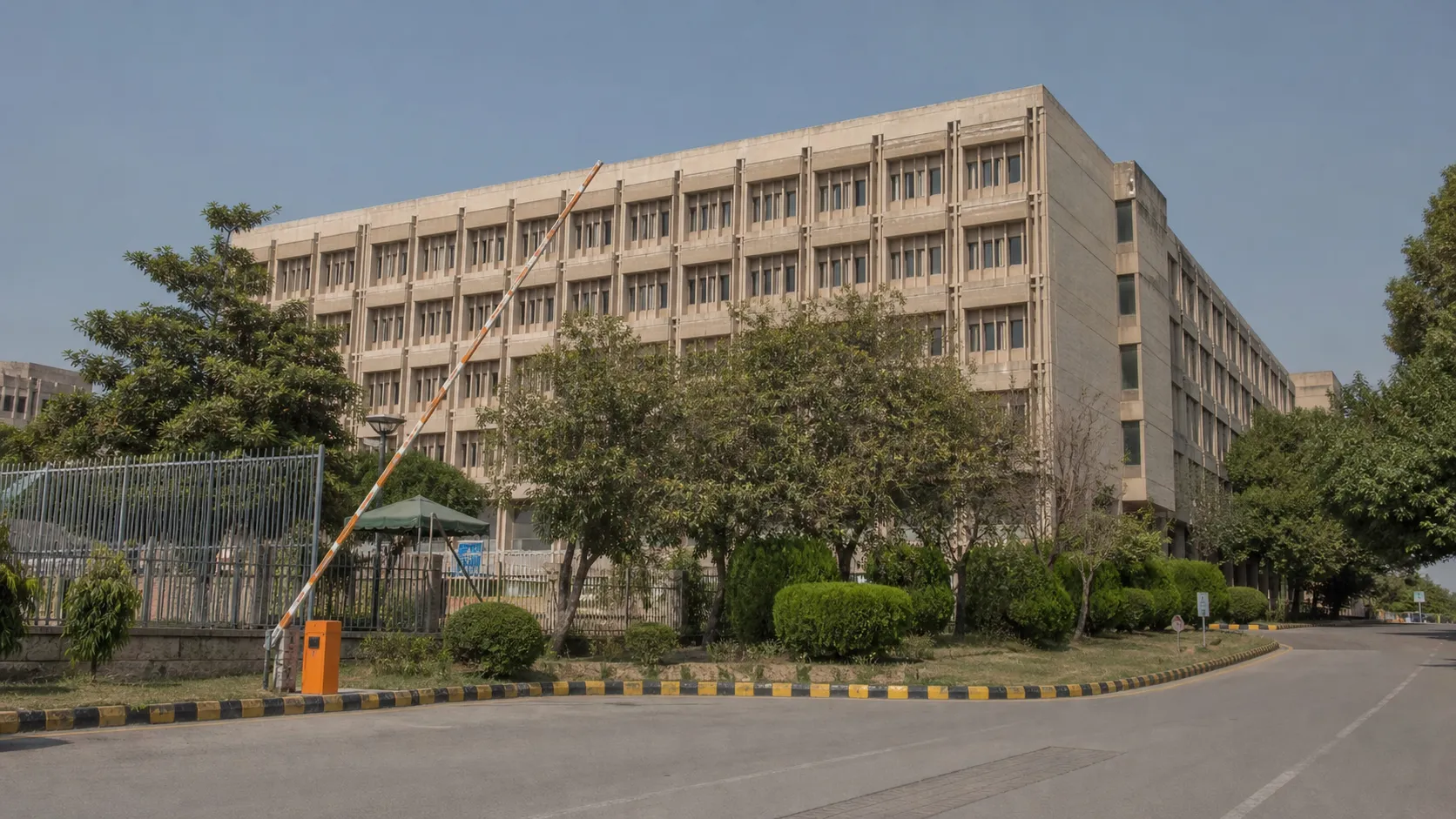 Правительство Пакистана срочно решит проблему нехватки техперсонала в PIMS — Dawn
