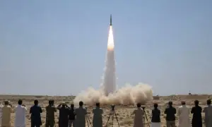 В Букингемском дворце открывается выставка украшений королевы Елизаветы II (фото)