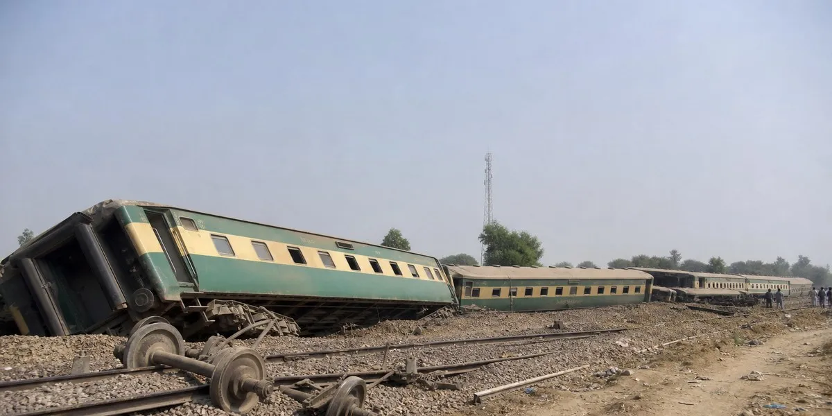 W Pakistanie pociąg wykoleił się, co najmniej 4 osoby zginęły — The Hindu