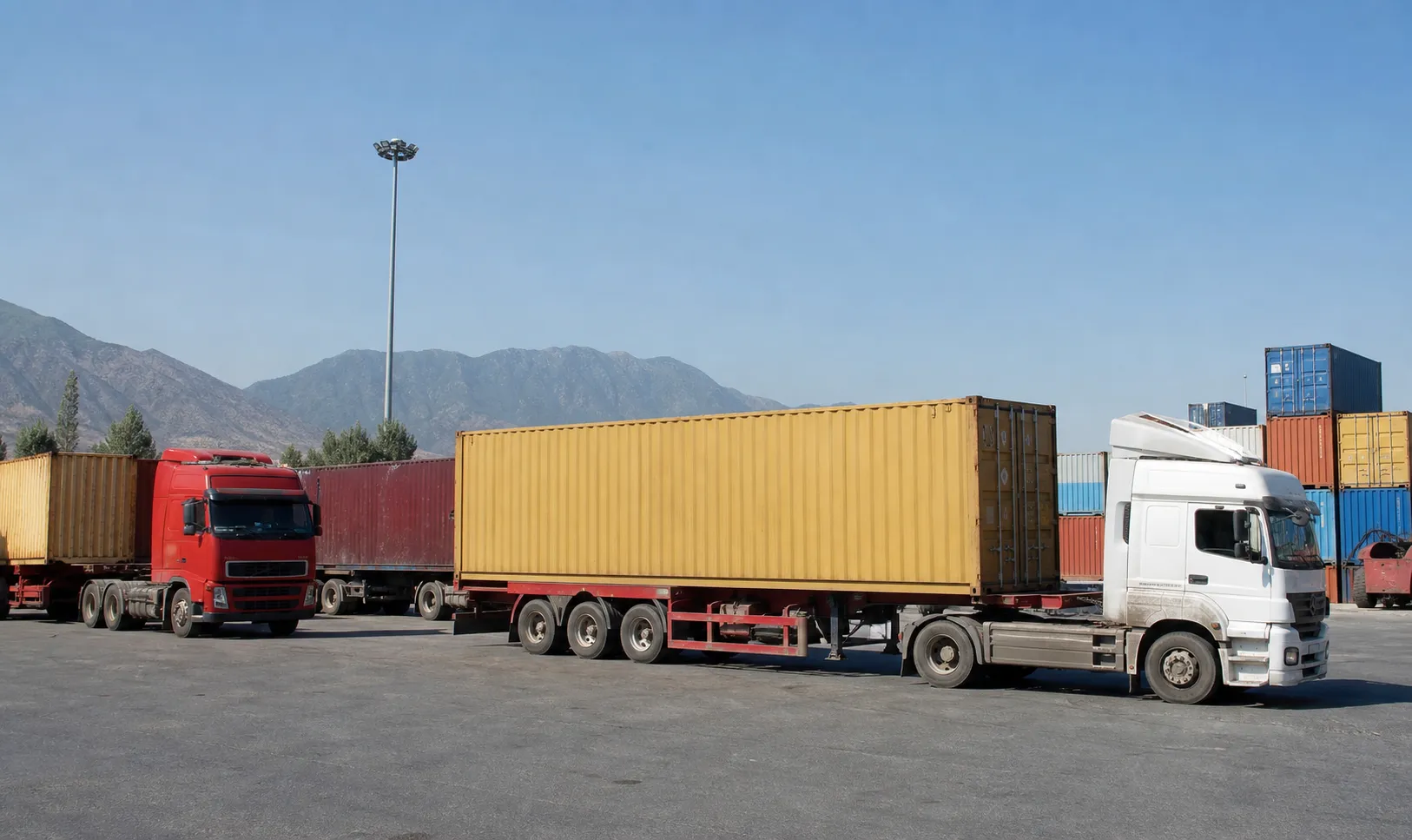 Cargo transport owners in Pakistan demand release of containers
