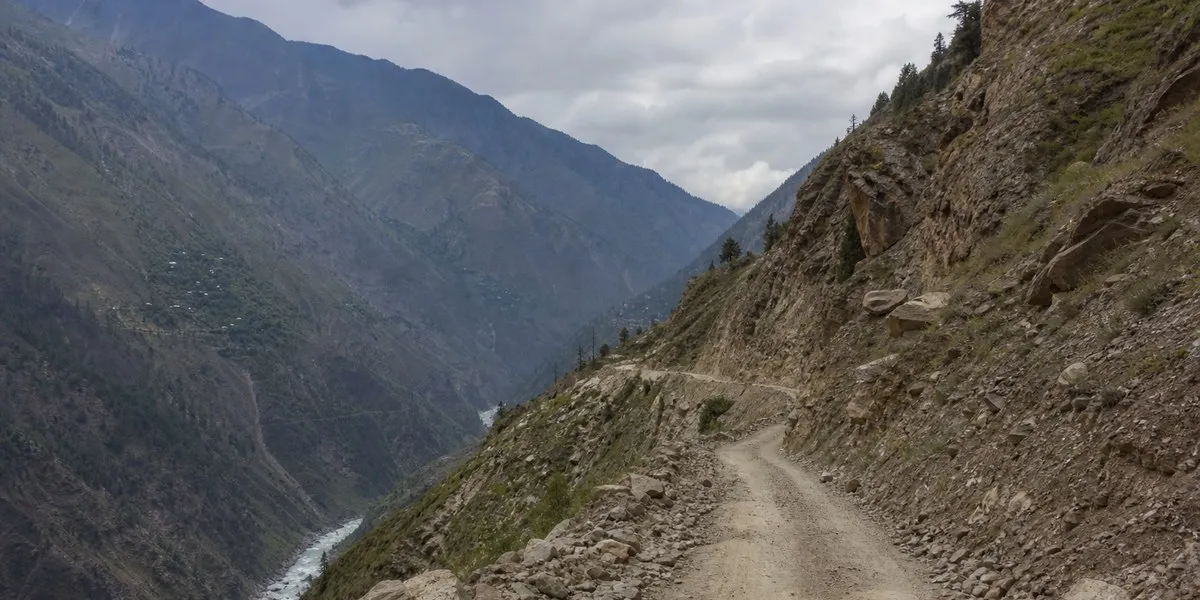 Minibus falls into ravine in Pakistan, killing four children — Dawn