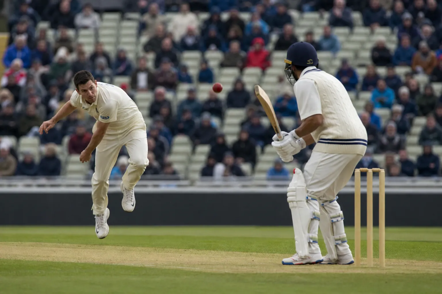 Pakistan lose seven wickets before lunch in third Test against England