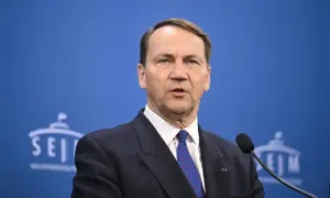 В Англии горе-водитель припарковался на пляже и насмешил сеть