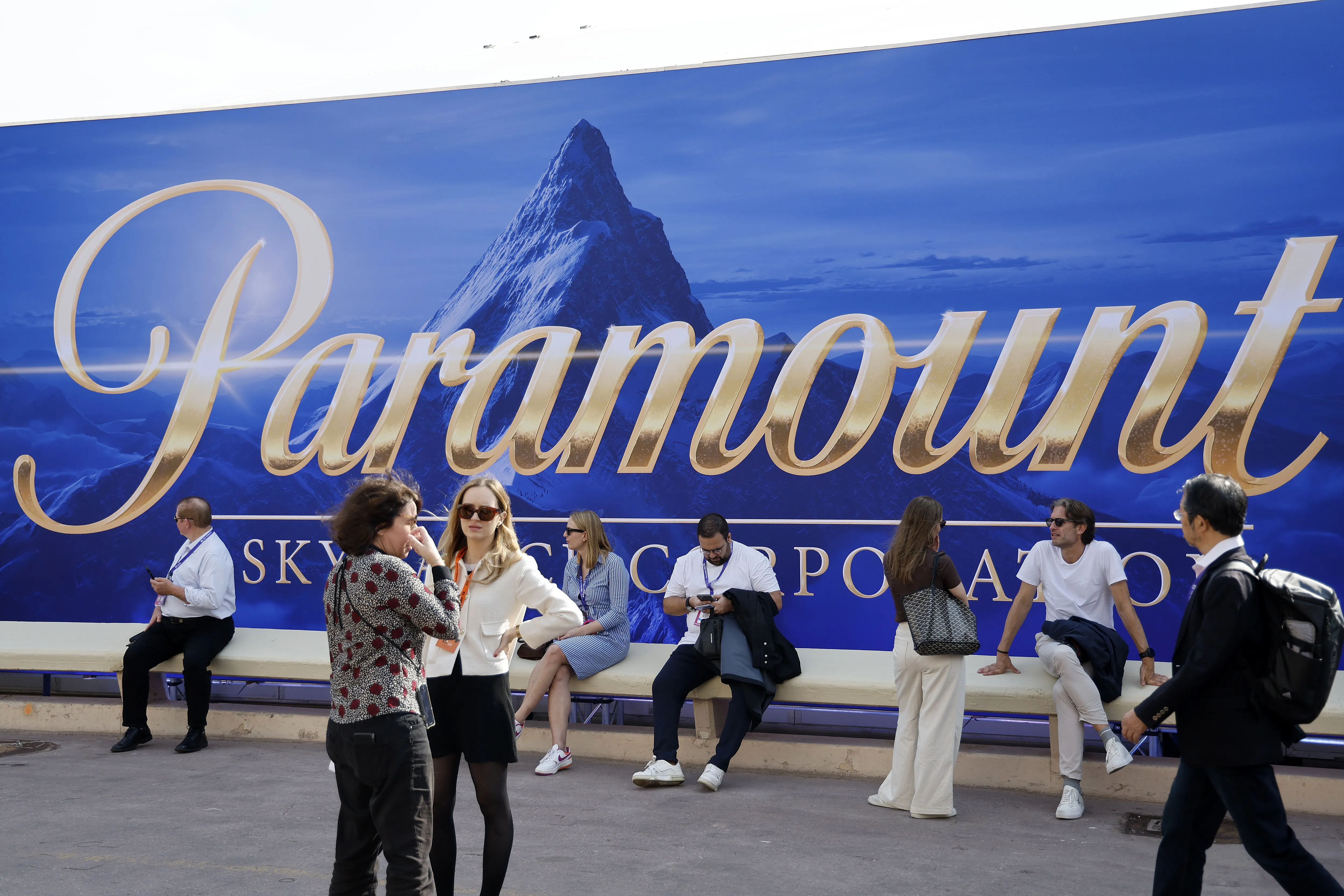 Понад тисяча зірок кіно виступили проти злиття Warner Bros. Discovery та Paramount Skydance