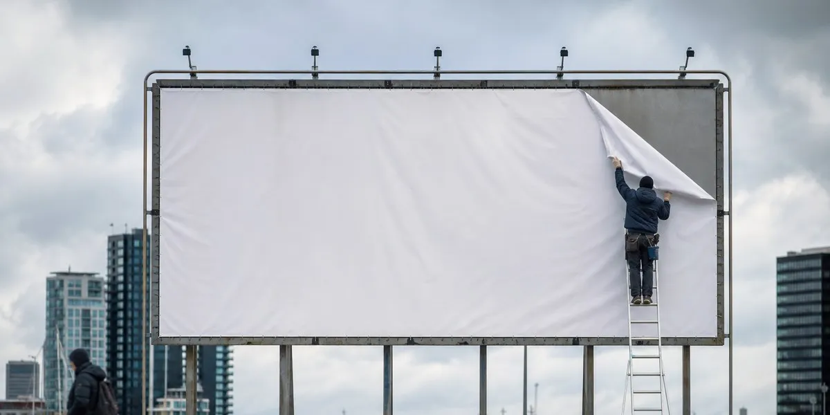 Partia Parempoolsed w Estonii zmieniła plakaty na żądanie regulatora — ERR News