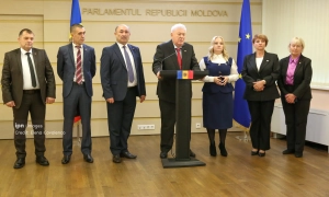 У росії провладна партія передала кувалди військовим на фронт в Україну